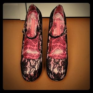 Pink and black lace bordellos size 6